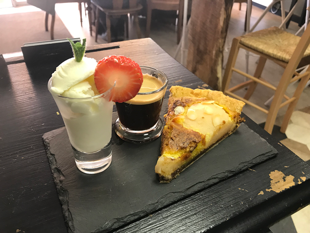 Café avec Glace et Gâteau
